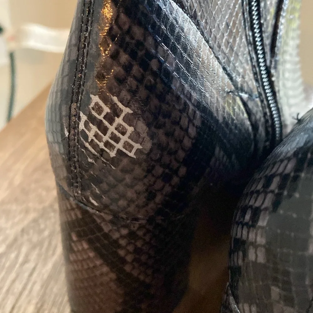 Marc Fisher Dyvine Black & Gray Snakeskin Zip Up Pointed Toe Booties Boots, 8.5M